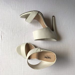 Mossimo white open-toe mules